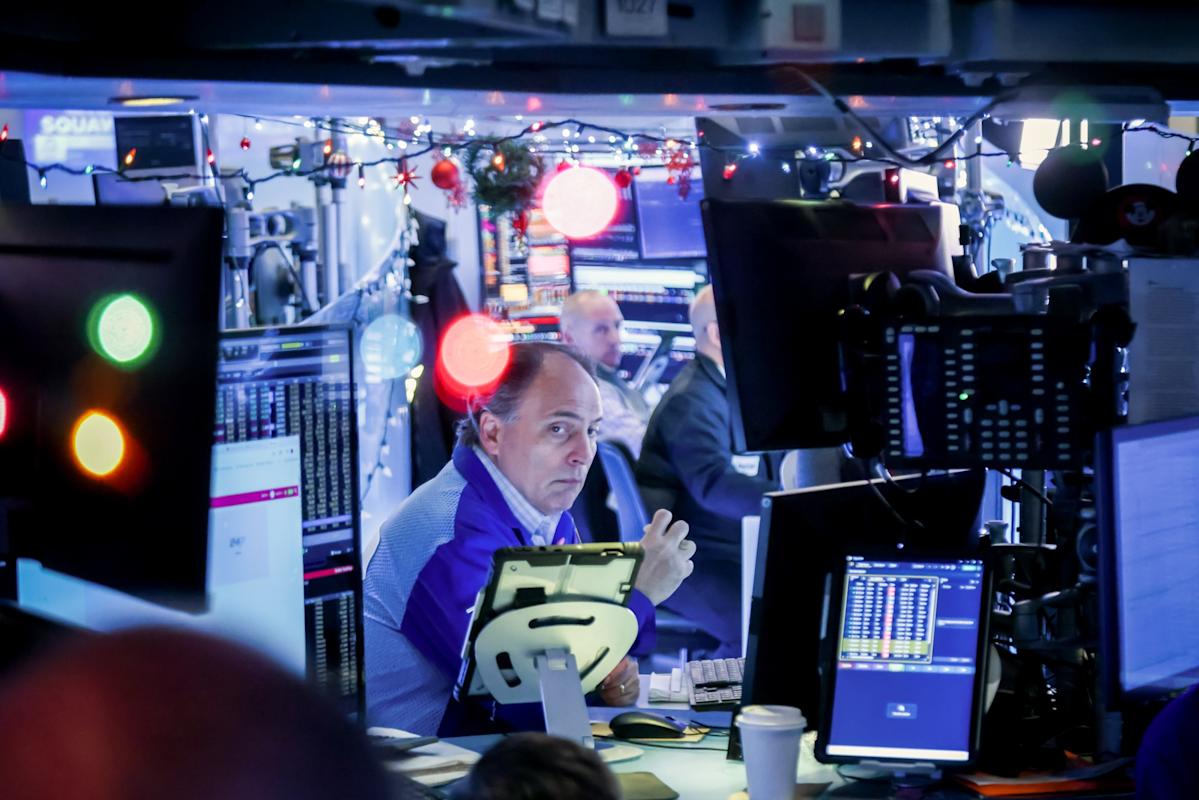 VIX Falls to 14.91: Market Shows Reduced Fear Amid AI Rally