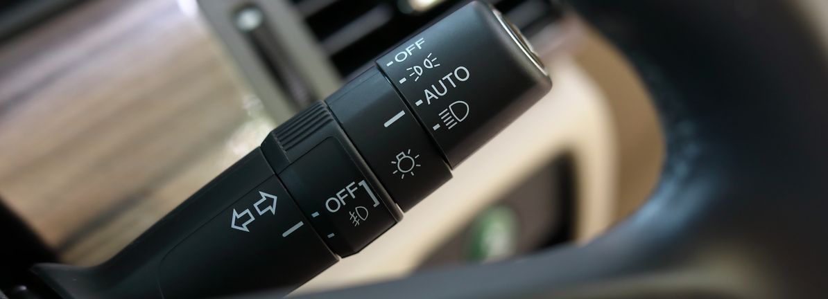 APP Surges +3.90% Amid Valuation Debate; PCG Down -0.51%